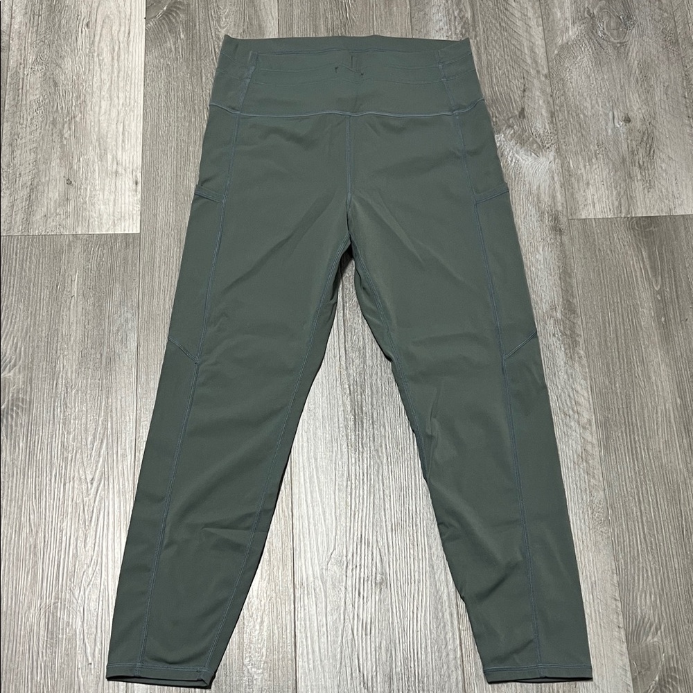 Zyia woman’s leggings with pockets/ size 8-10